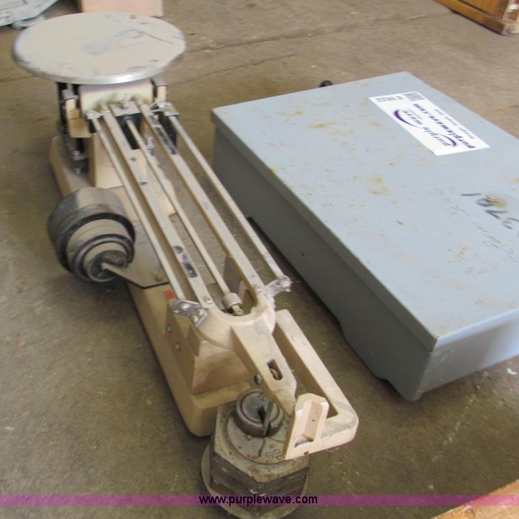 image for item E5622 (3) Precision scales with computer weights