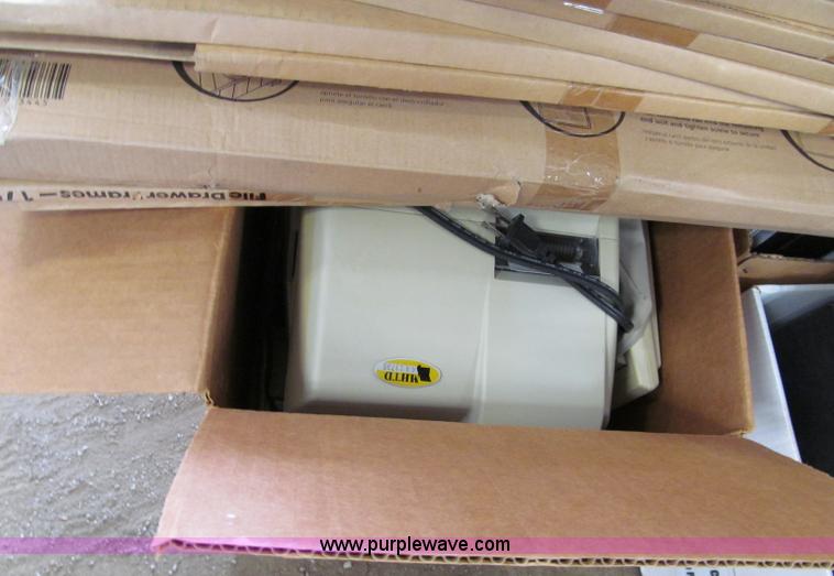 image for item E5626 Assorted office supplies