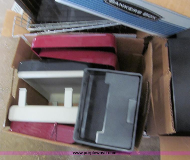 image for item E5626 Assorted office supplies