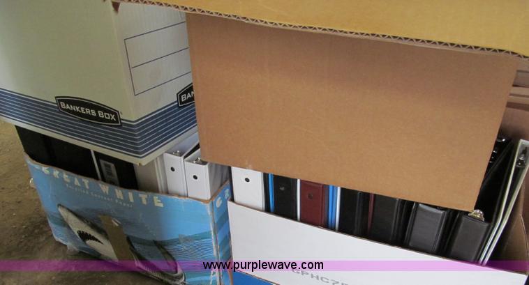 image for item E5626 Assorted office supplies