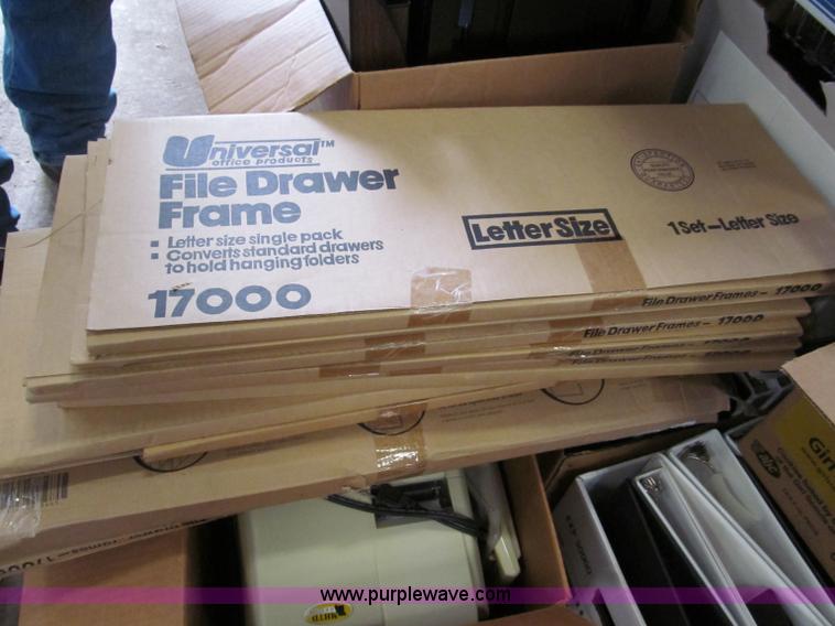 image for item E5626 Assorted office supplies