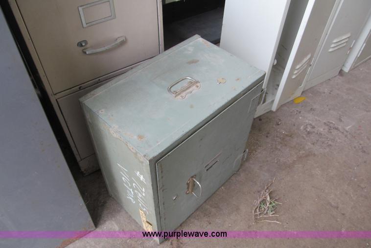 image for item E5627 (6) utility shelves