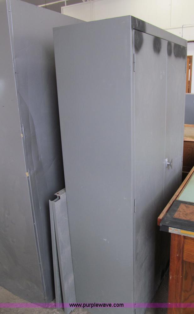 image for item E5629 Assorted furniture