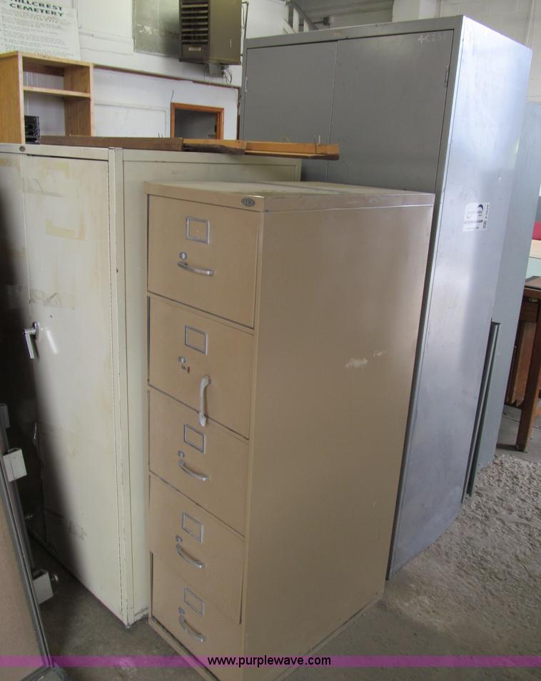 image for item E5629 Assorted furniture