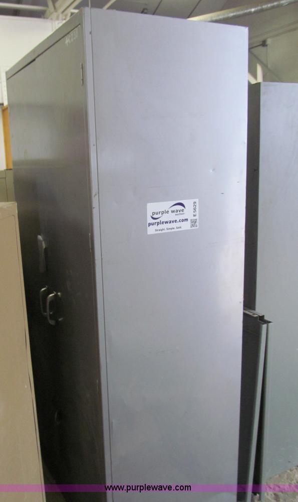 image for item E5629 Assorted furniture