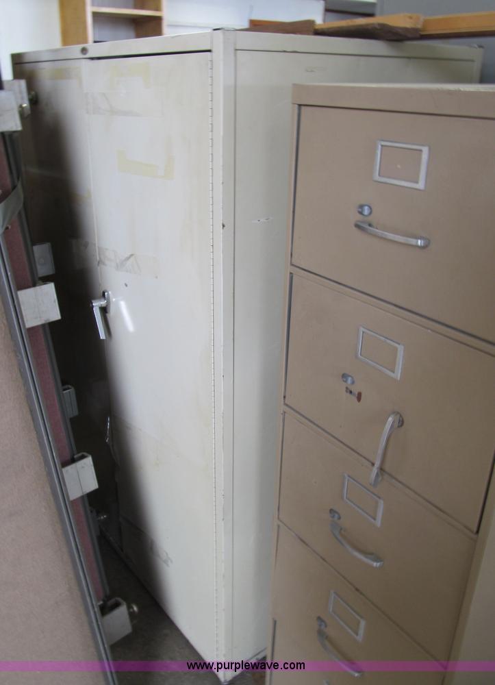 image for item E5629 Assorted furniture