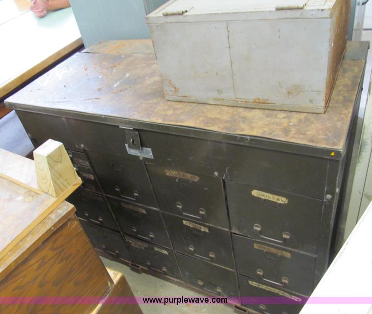 image for item E5629 Assorted furniture
