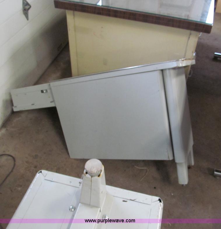 image for item E5630 Assorted furniture