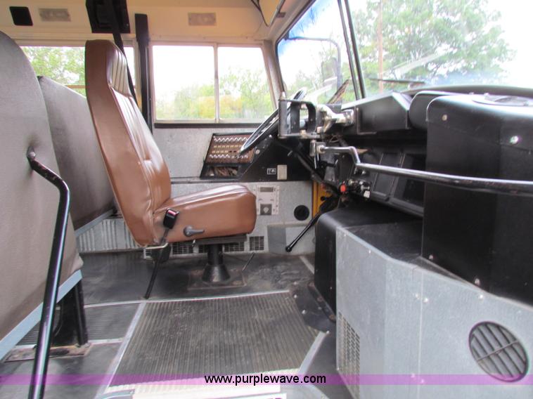 image for item E8090 1996 International 3800 school bus