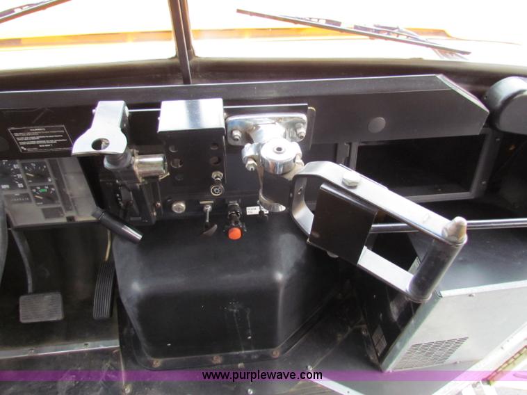 image for item E8090 1996 International 3800 school bus