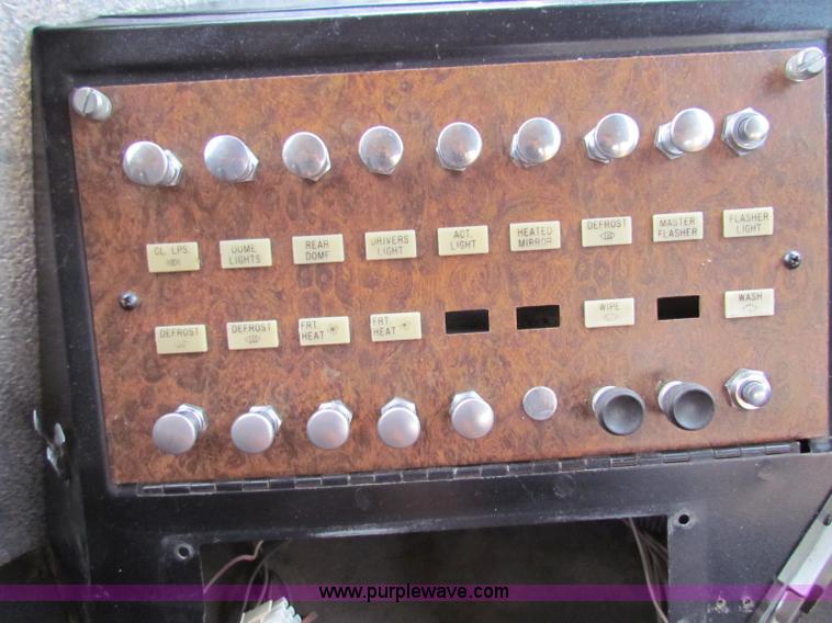 image for item E8090 1996 International 3800 school bus