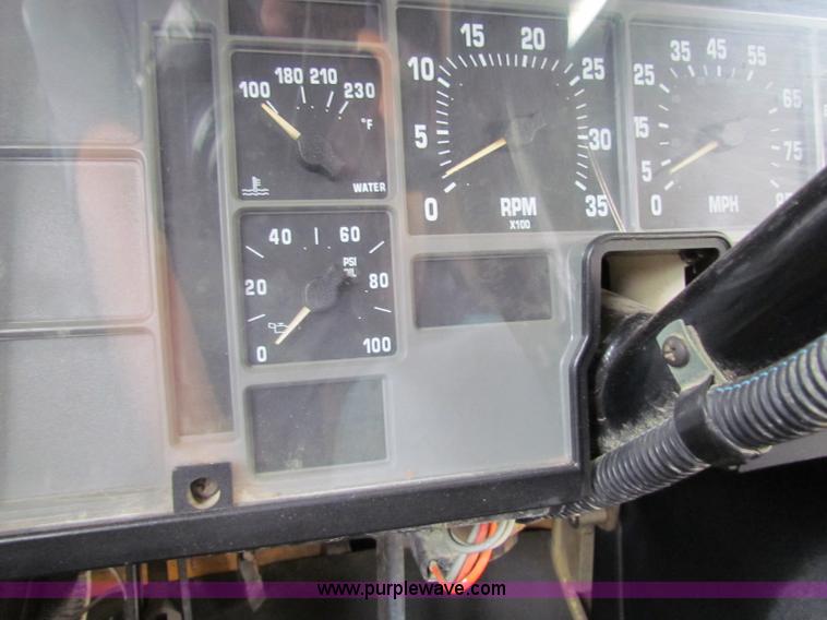 image for item E8090 1996 International 3800 school bus