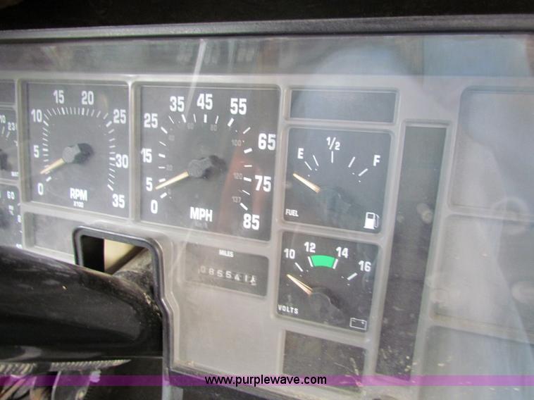 image for item E8090 1996 International 3800 school bus