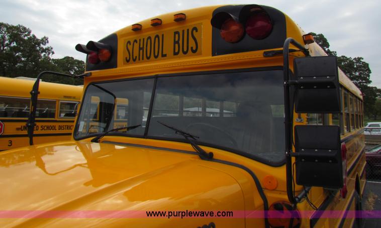 image for item E8090 1996 International 3800 school bus