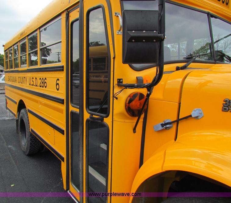 image for item E8090 1996 International 3800 school bus