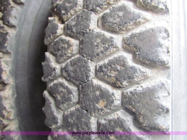 image for item E8090 1996 International 3800 school bus