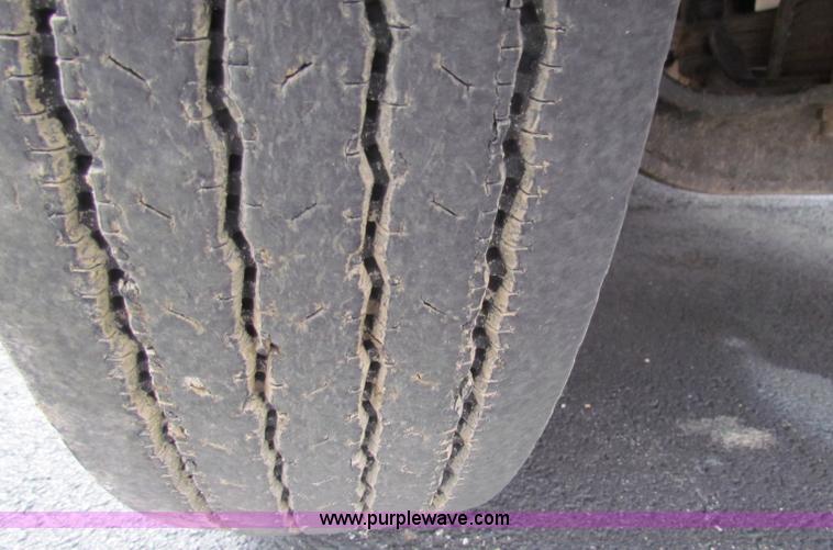 image for item E8090 1996 International 3800 school bus