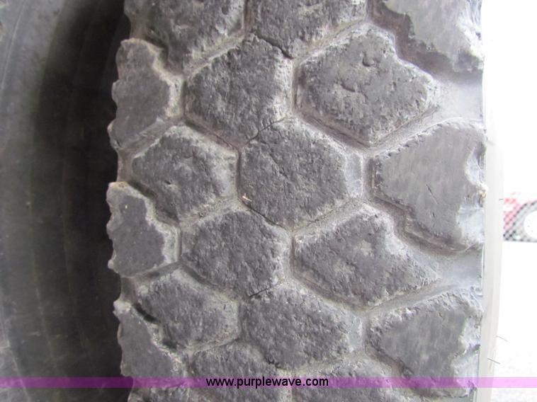 image for item E8090 1996 International 3800 school bus