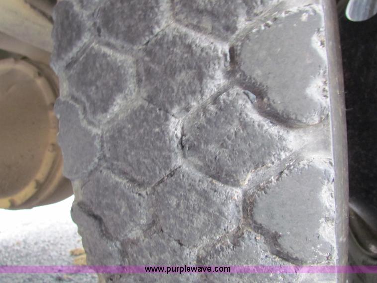 image for item E8090 1996 International 3800 school bus