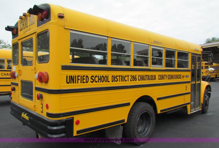 image for item E8091 1997 International 3800 school bus