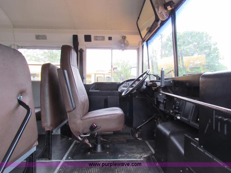 image for item E8091 1997 International 3800 school bus