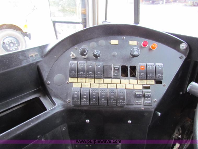 image for item E8091 1997 International 3800 school bus