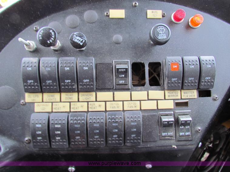 image for item E8091 1997 International 3800 school bus