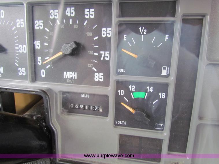 image for item E8091 1997 International 3800 school bus