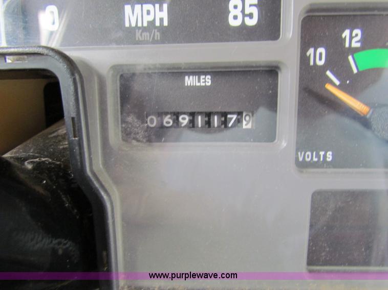 image for item E8091 1997 International 3800 school bus