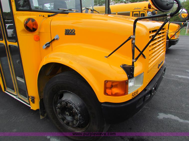image for item E8091 1997 International 3800 school bus