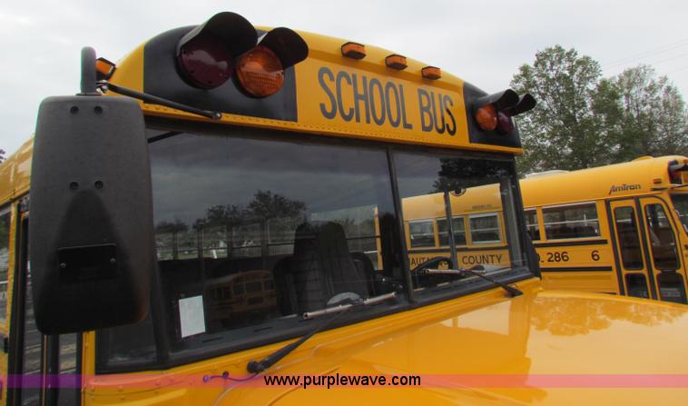 image for item E8091 1997 International 3800 school bus