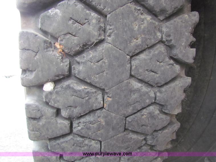 image for item E8091 1997 International 3800 school bus