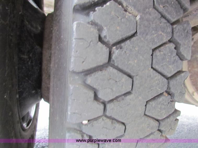 image for item E8091 1997 International 3800 school bus