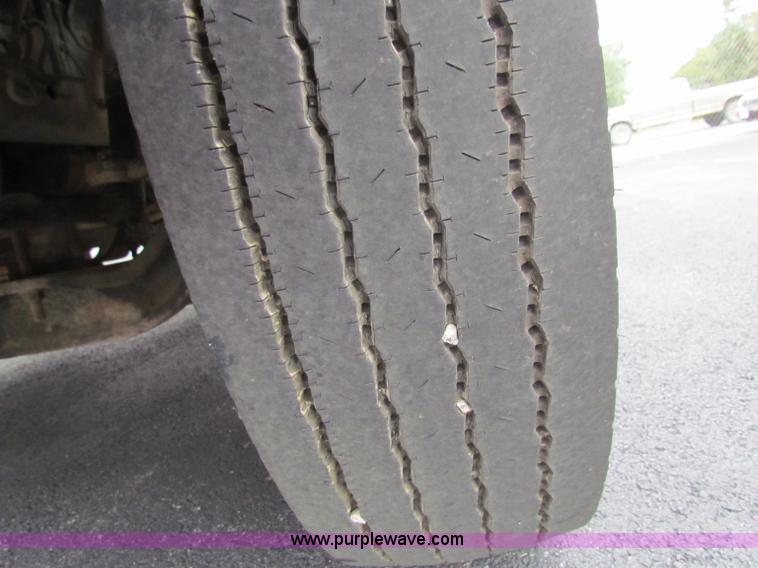 image for item E8091 1997 International 3800 school bus