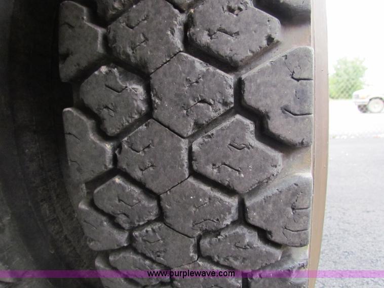 image for item E8091 1997 International 3800 school bus