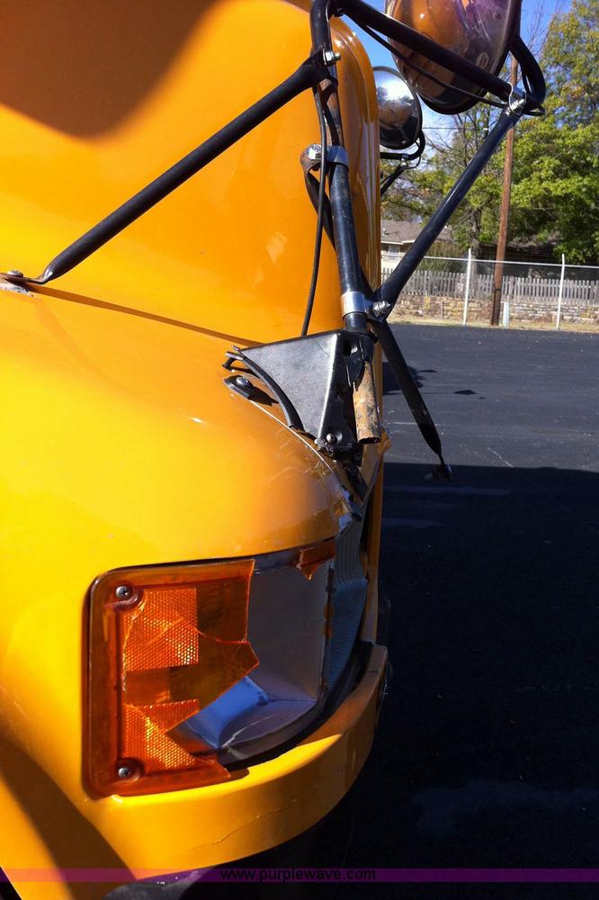 image for item E8091 1997 International 3800 school bus