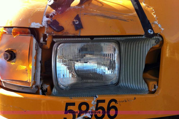 image for item E8091 1997 International 3800 school bus
