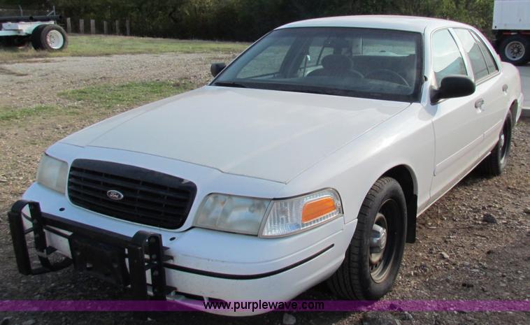 image for item E8131 2000 Ford Crown Victoria Police Interceptor