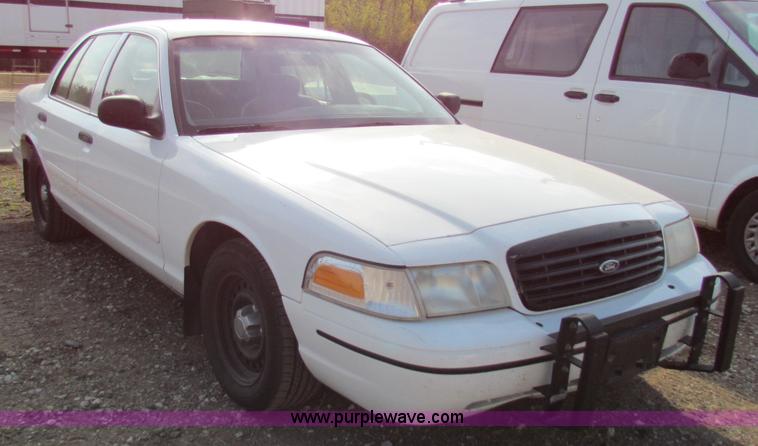 image for item E8131 2000 Ford Crown Victoria Police Interceptor