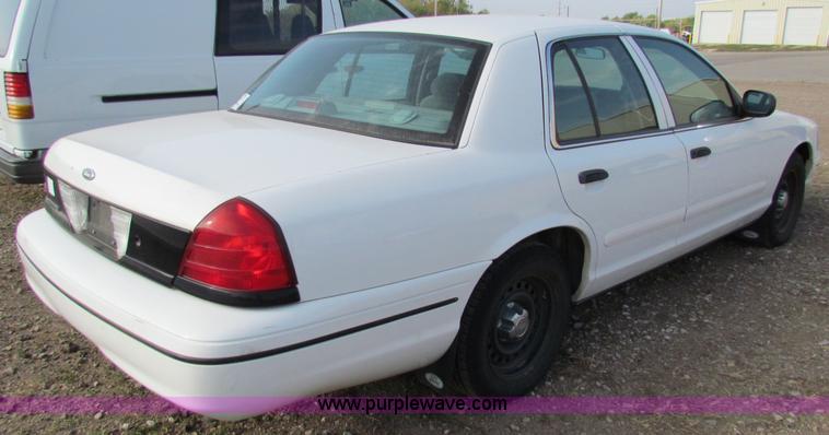 image for item E8131 2000 Ford Crown Victoria Police Interceptor