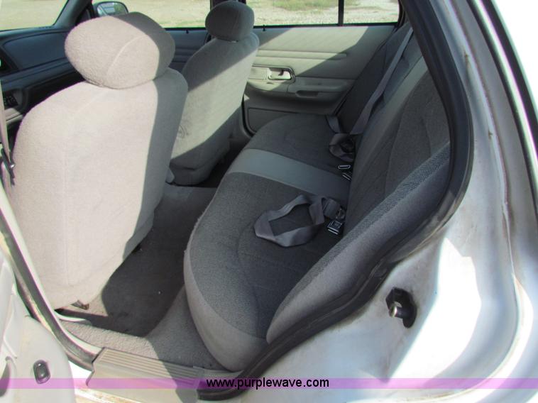 image for item E8131 2000 Ford Crown Victoria Police Interceptor