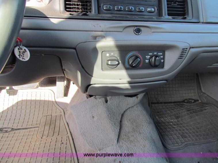 image for item E8131 2000 Ford Crown Victoria Police Interceptor