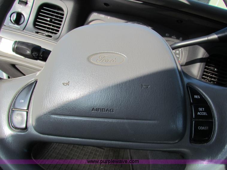 image for item E8131 2000 Ford Crown Victoria Police Interceptor