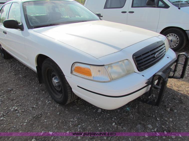image for item E8131 2000 Ford Crown Victoria Police Interceptor