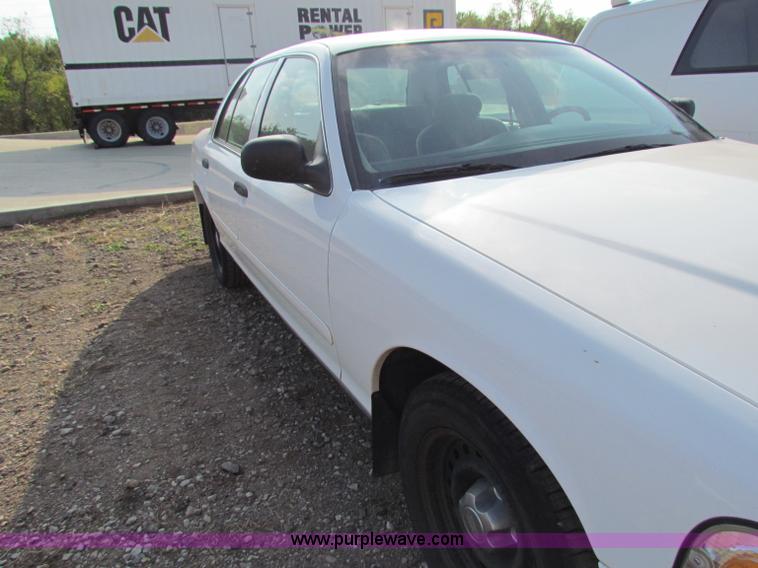 image for item E8131 2000 Ford Crown Victoria Police Interceptor
