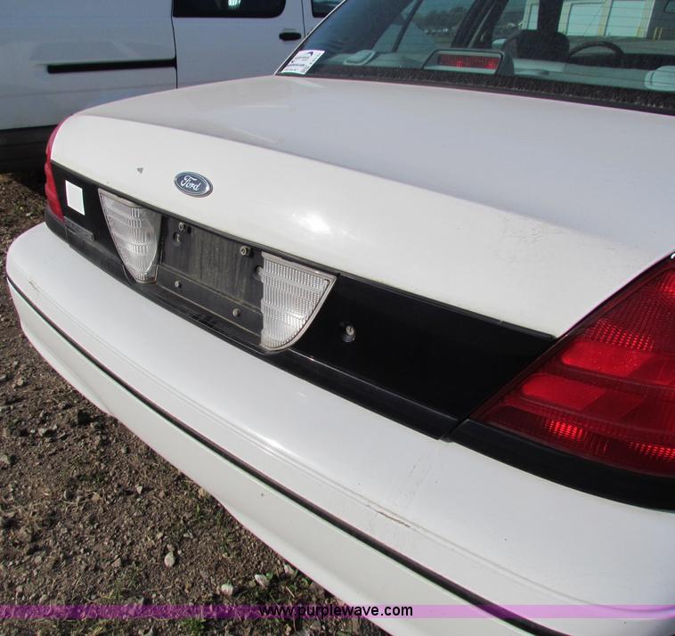 image for item E8131 2000 Ford Crown Victoria Police Interceptor