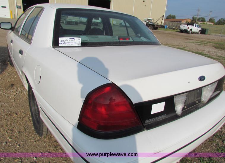image for item E8131 2000 Ford Crown Victoria Police Interceptor