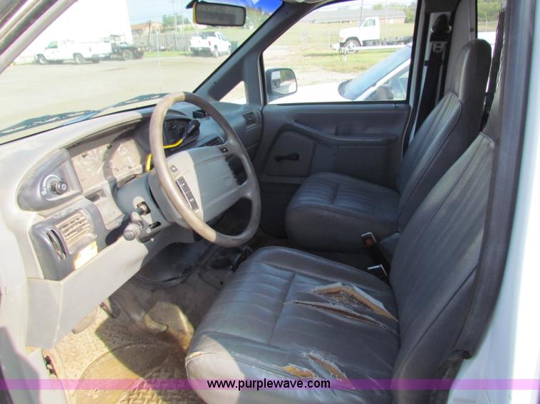 image for item E8132 1994 Ford Aerostar cargo van