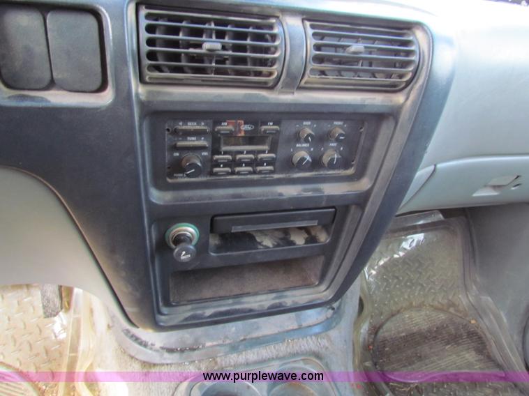 image for item E8132 1994 Ford Aerostar cargo van