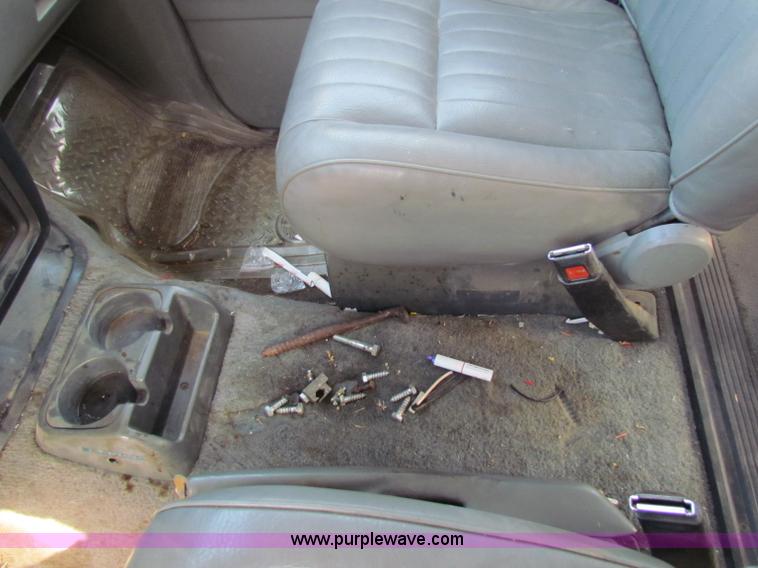 image for item E8132 1994 Ford Aerostar cargo van